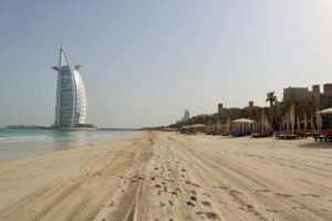Al Jumeirah Hotel Highlights: Service, Style, and Scenic Locations