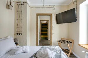 Nomad London Hotel Rooms: Stylish Comfort with Artistic Touches